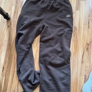 ALO “Accolade” Espresso Straight leg sweats